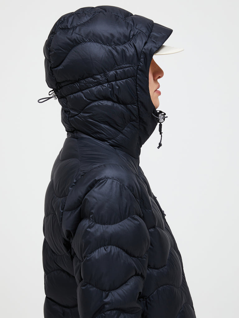 【FW25新着】ヘリウム ユーティリティ ダウン フード ジャケット ウィメンズ
