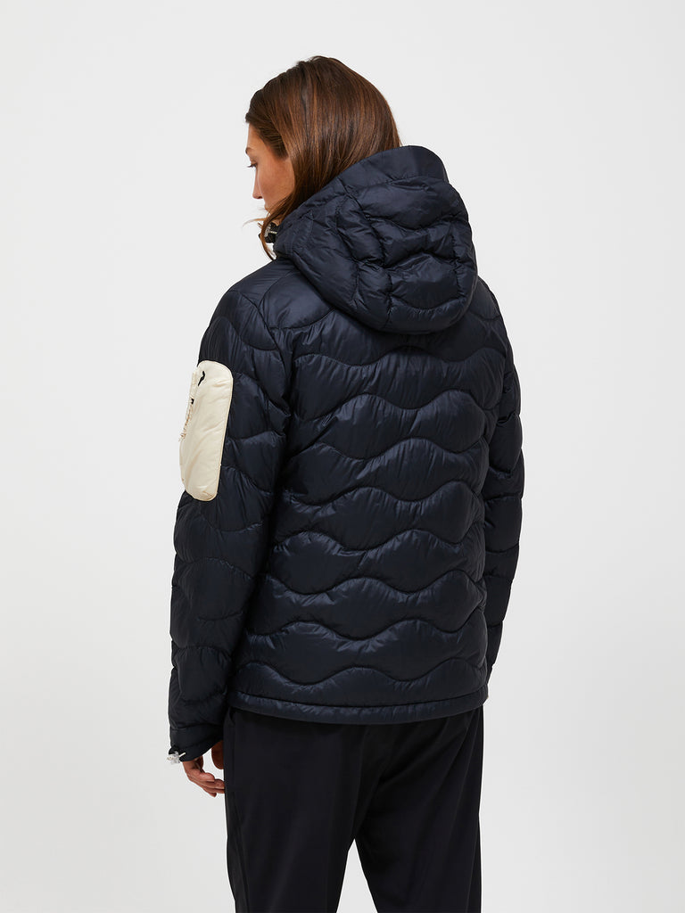 【FW26新着】ヘリウム ユーティリティ ダウン フード ジャケット ウィメンズ