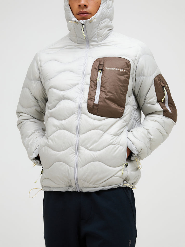 【FW26新着】ヘリウム ユーティリティ ダウン フード ジャケット メンズ