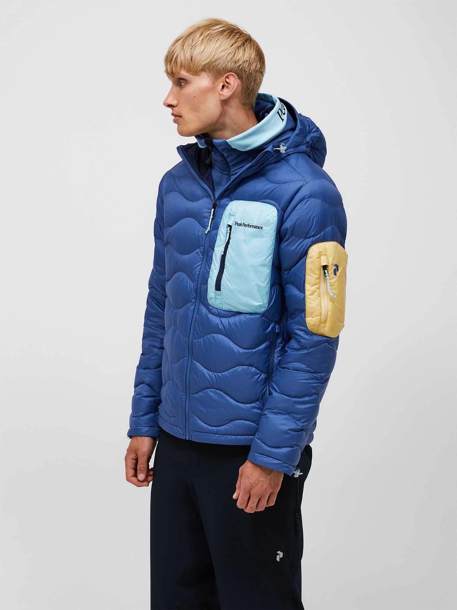 【FW26新着】ヘリウム ユーティリティ ダウン フード ジャケット メンズ