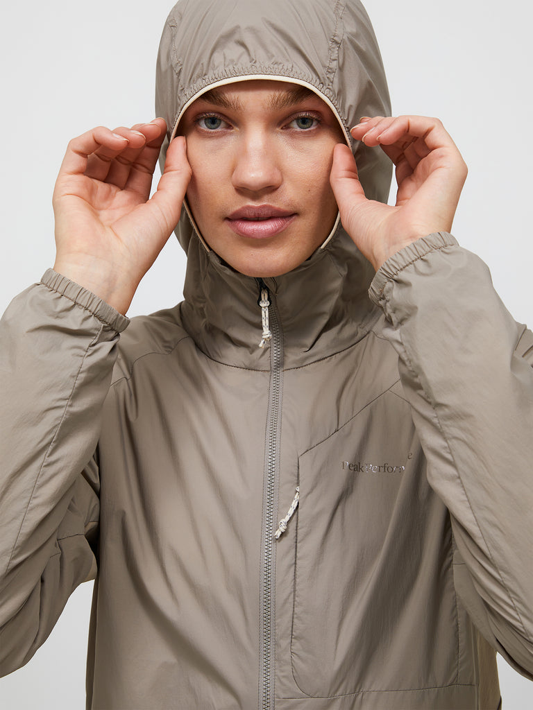 【FW26新着】フリーライト Polartec® Alpha™ Direct インサレーテッド フード ジャケット ウィメンズ