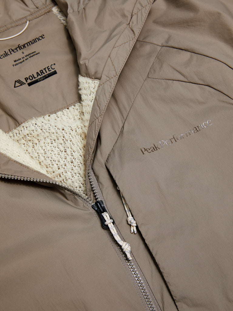 【FW26新着】フリーライト Polartec® Alpha™ Direct インサレーテッド フード ジャケット ウィメンズ