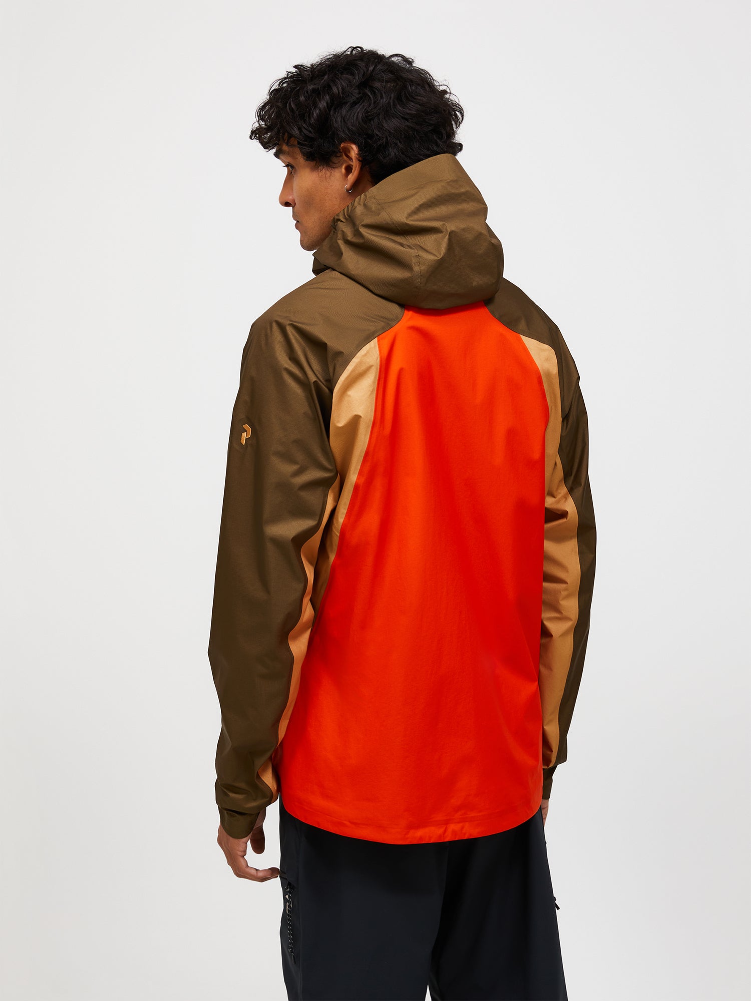 ピークパフォーマンスtrail hipe shell jacket 未使用品