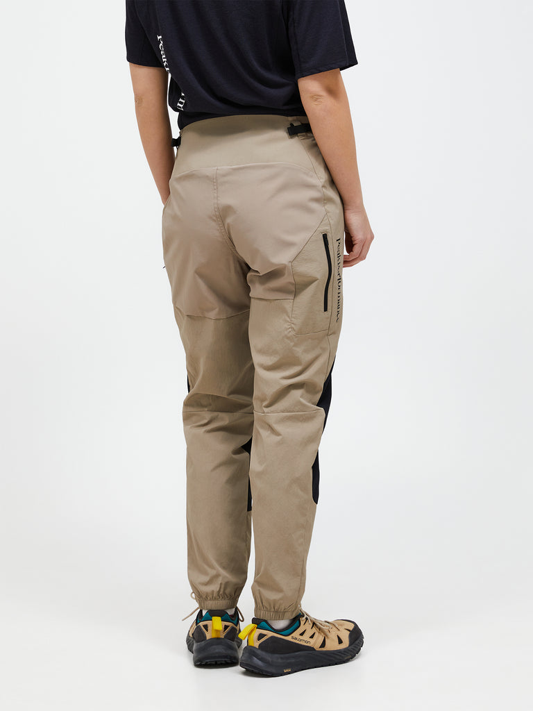 【SS25新着】トレイル テック パンツ ウィメンズ