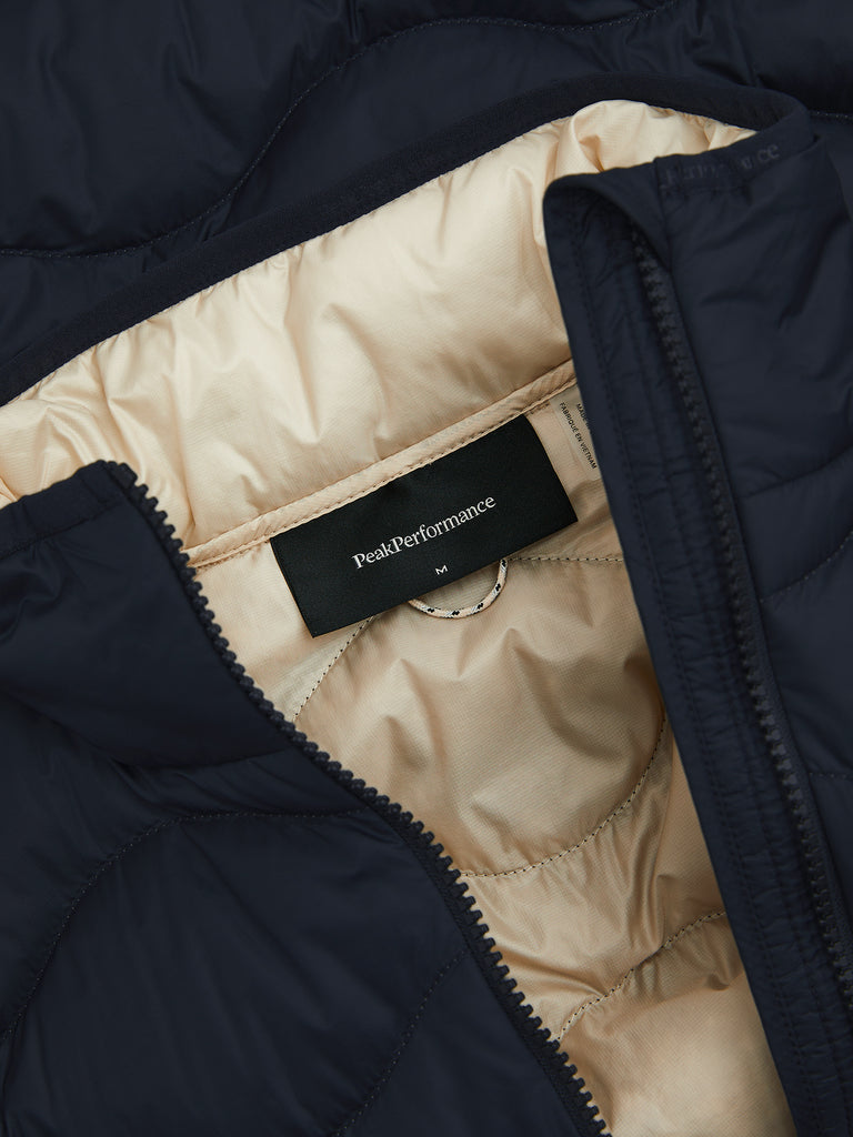 【FW26新着】ヘリウム ユーティリティ ダウン ベスト メンズ