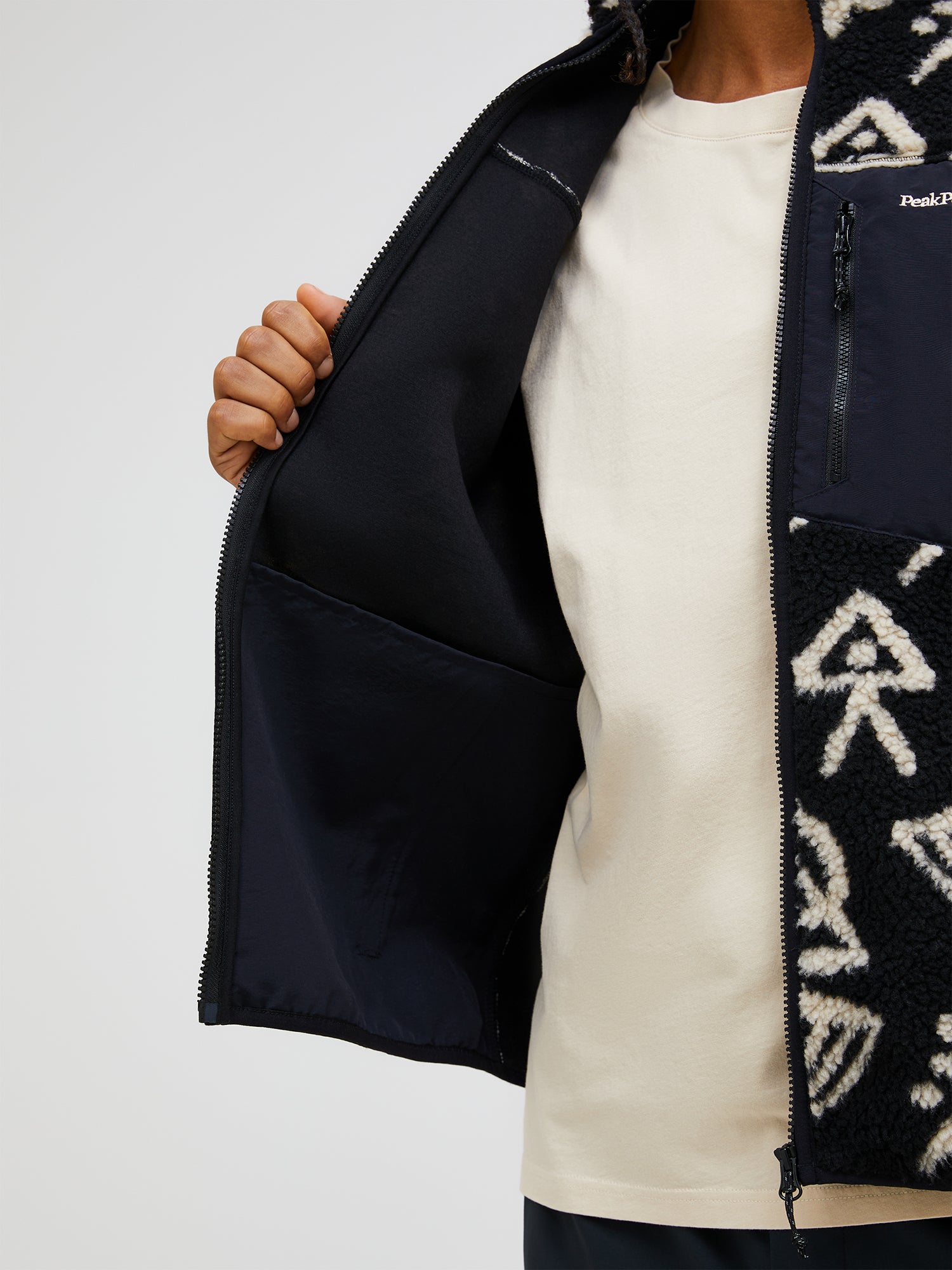 グラフィック パイル ベスト メンズ – ピークパフォーマンス公式