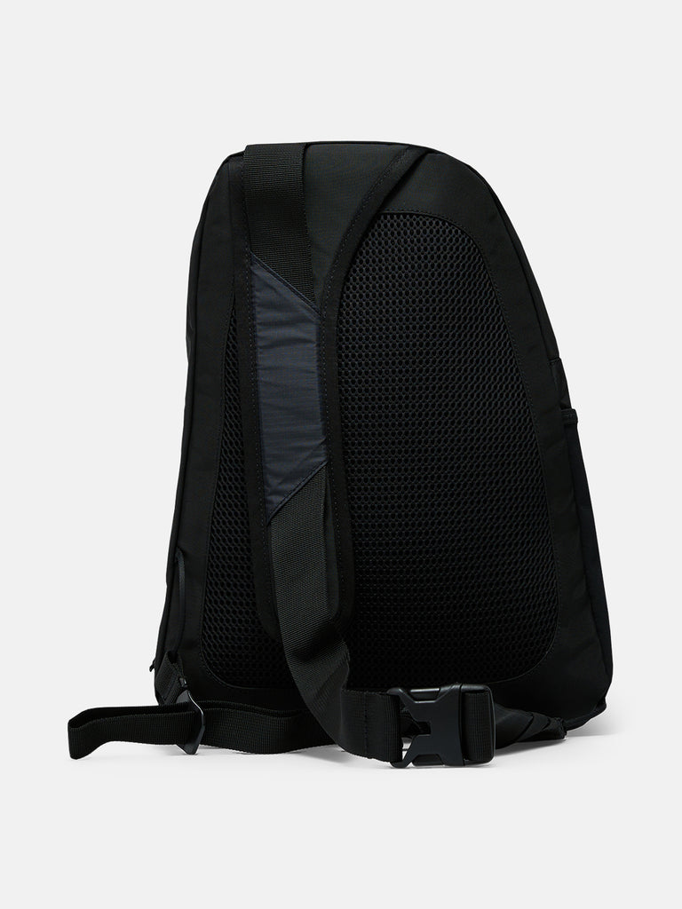【FW25新着】アウトドア クロスボディ バッグ 8.6L