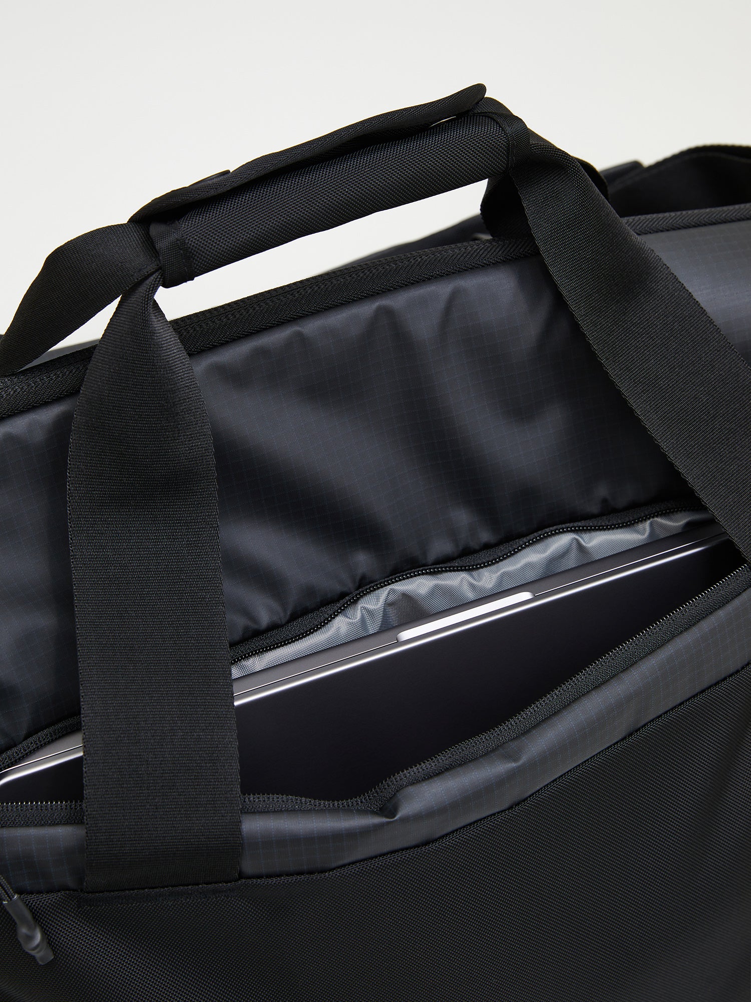 SS26新着】バーティカル ダッフル 40L – ピークパフォーマンス公式