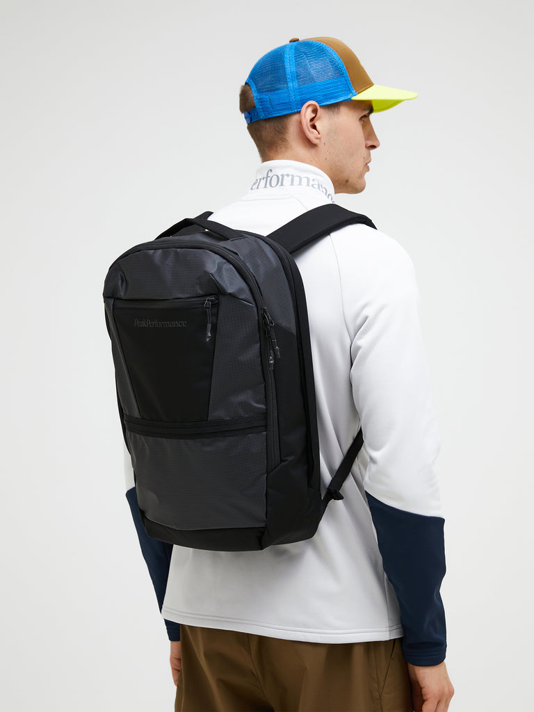 【FW25新着】コミューター バックパック 18.5L