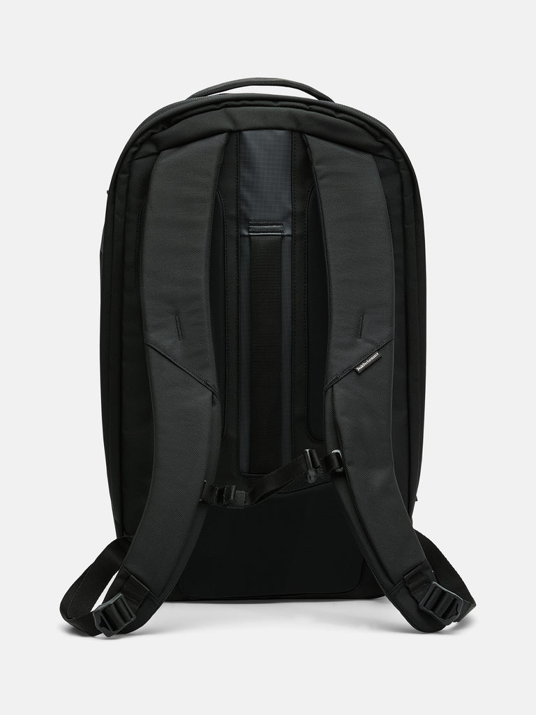 【FW25新着】コミューター バックパック 18.5L
