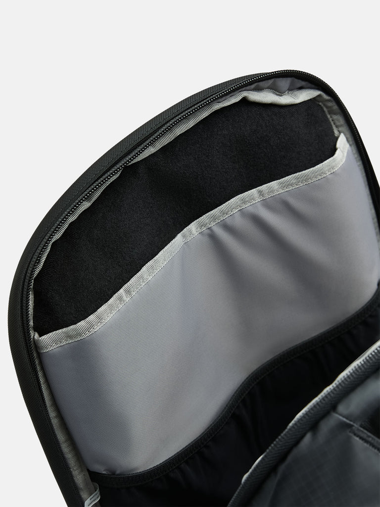 【FW25新着】コミューター バックパック 18.5L