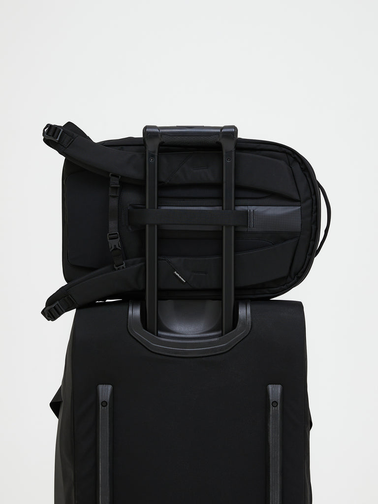 【FW25新着】コミューター バックパック 18.5L