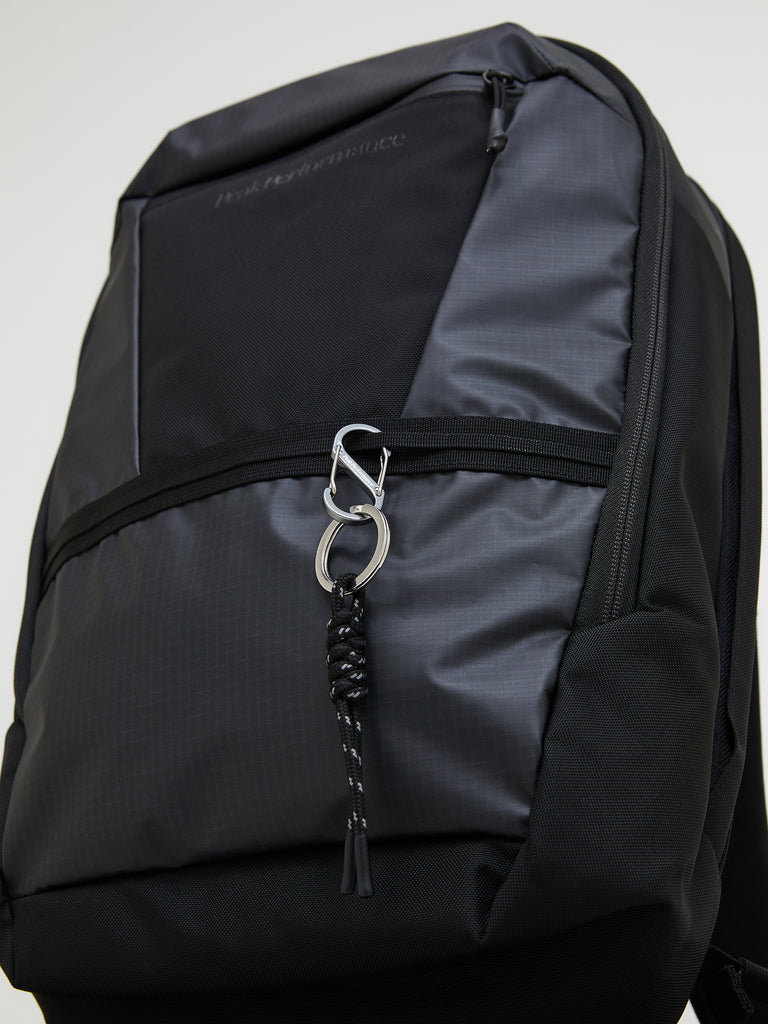 【FW25新着】コミューター バックパック 18.5L