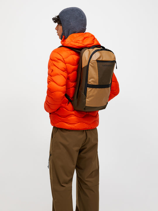 【FW25新着】コミューター バックパック 18.5L