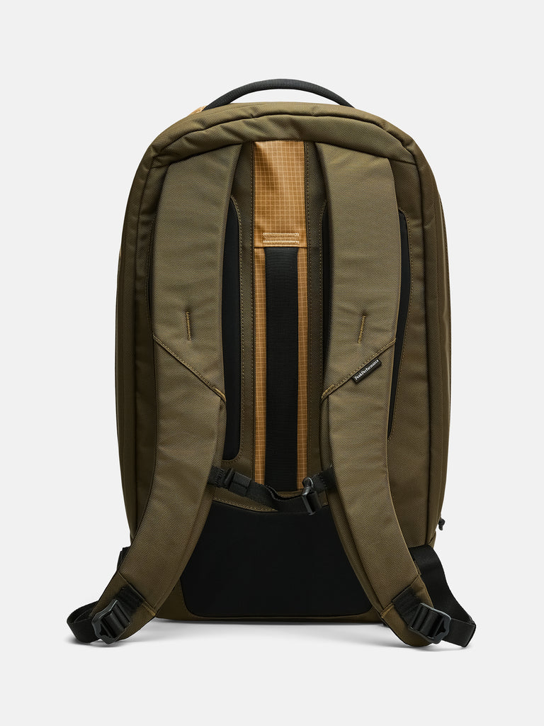 【FW25新着】コミューター バックパック 18.5L