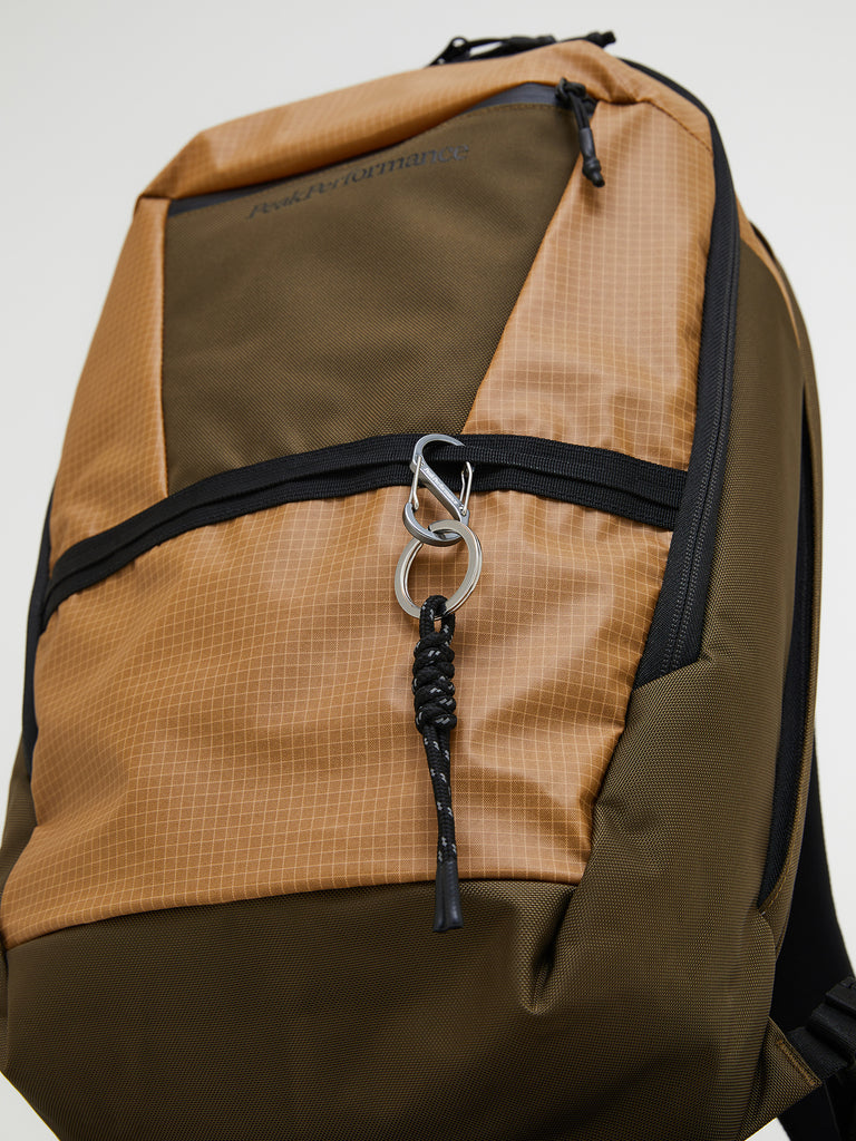 【FW25新着】コミューター バックパック 18.5L