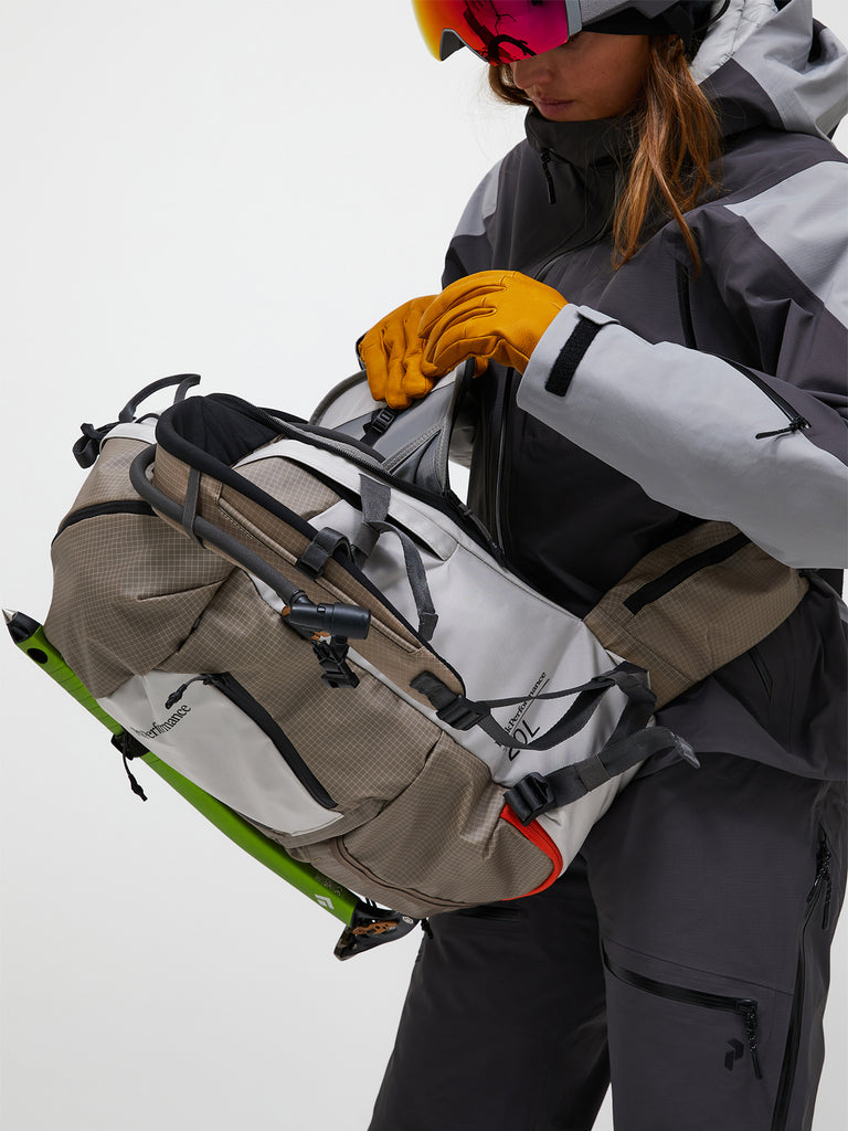【FW26新着】バーティカル スキー バックパック 20L