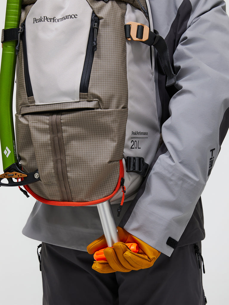 【FW26新着】バーティカル スキー バックパック 20L