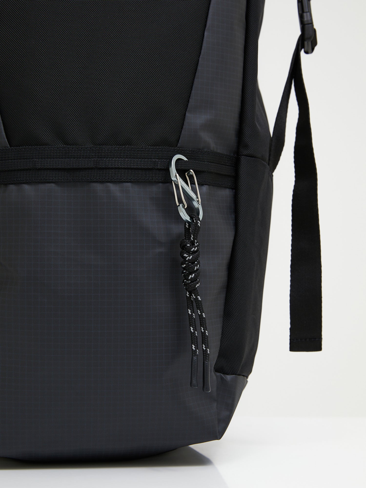 2023年限定プルアップブラック ロールトップバックパック umbro ロールトップバックパック｜約60L （ブラック） -デサント