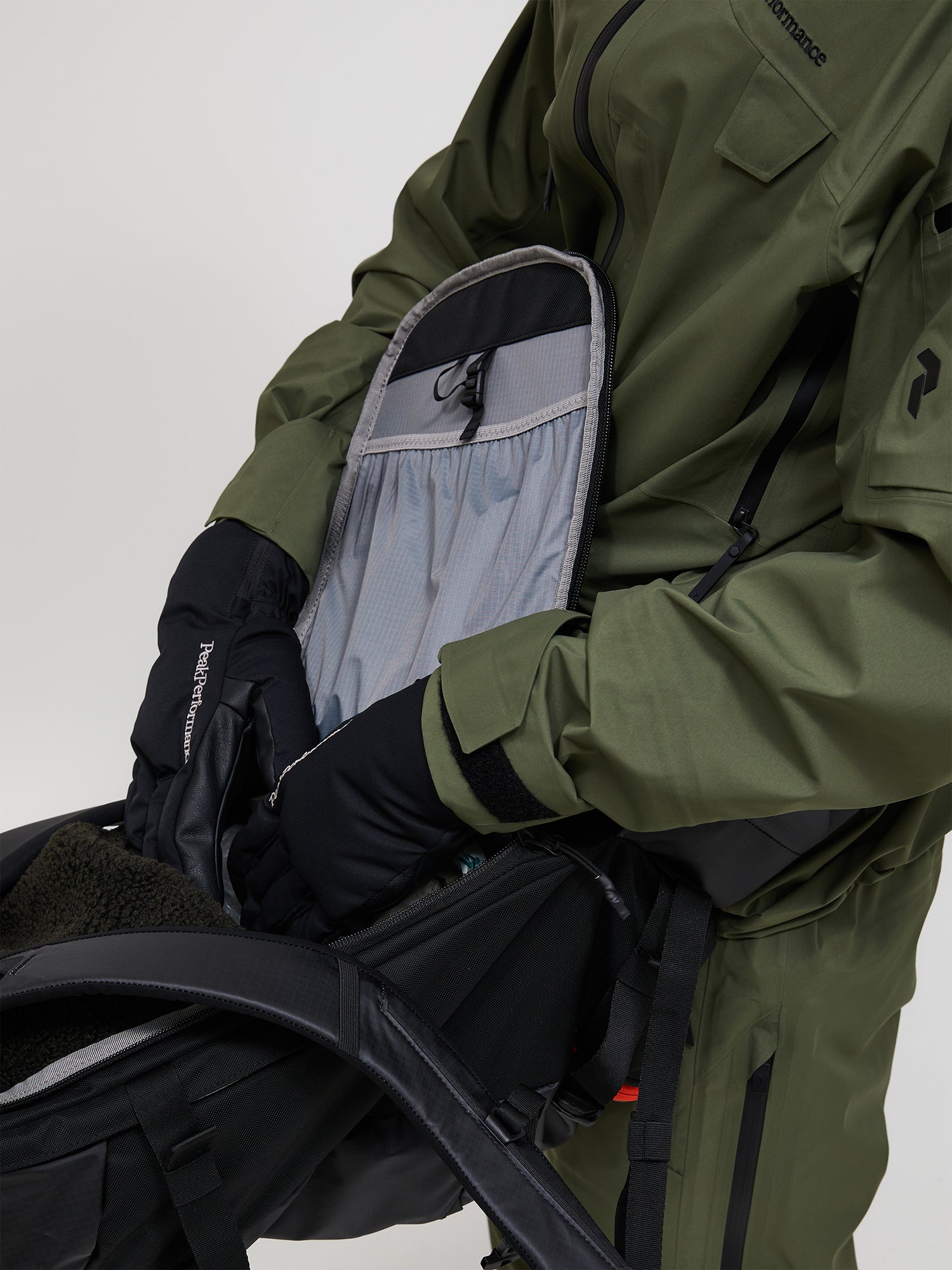 FW25新着】バーティカル スキー バックパック 25L – ピーク