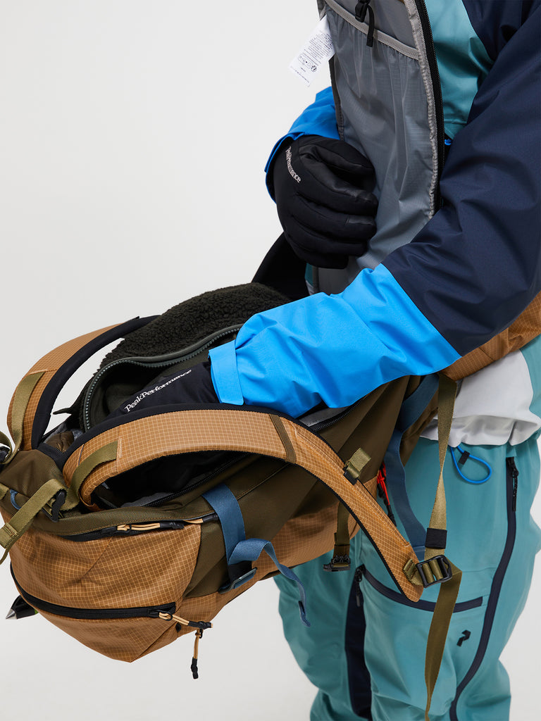 【FW25新着】バーティカル スキー バックパック 25L
