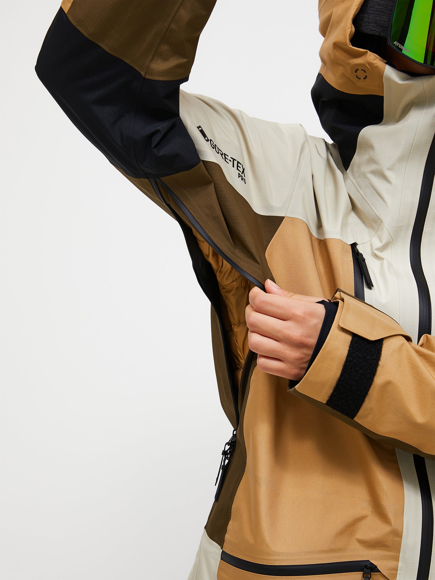 FW25新着】バーティカル GORE-TEX Pro 3L シェル ジャケット