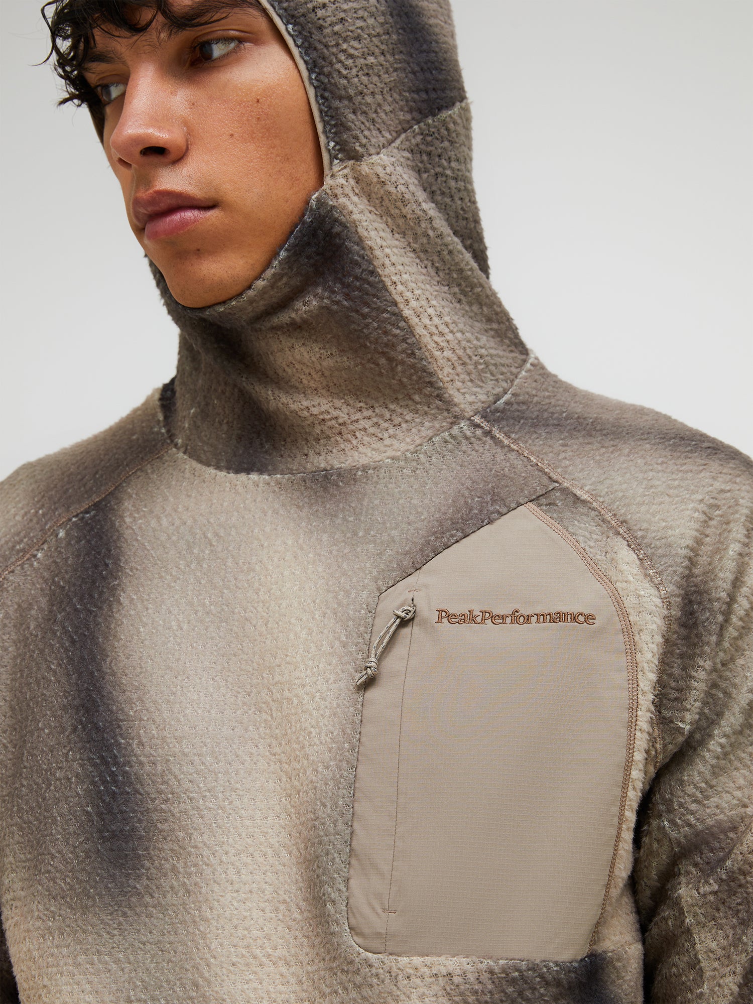 FW26新着】フリーライト AOP Polartec® Alpha™ Direct フード メンズ